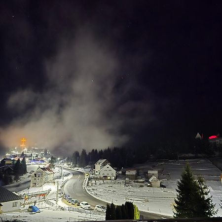 Cabane A-Frame Ceziade Tihuta ピアトラ・フントゥネレ エクステリア 写真