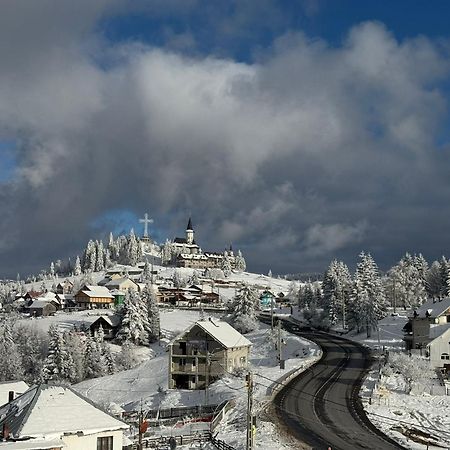 Cabane A-Frame Ceziade Tihuta ピアトラ・フントゥネレ エクステリア 写真